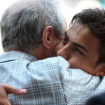 screen-zamparini-dybala-abbraccio-2.png