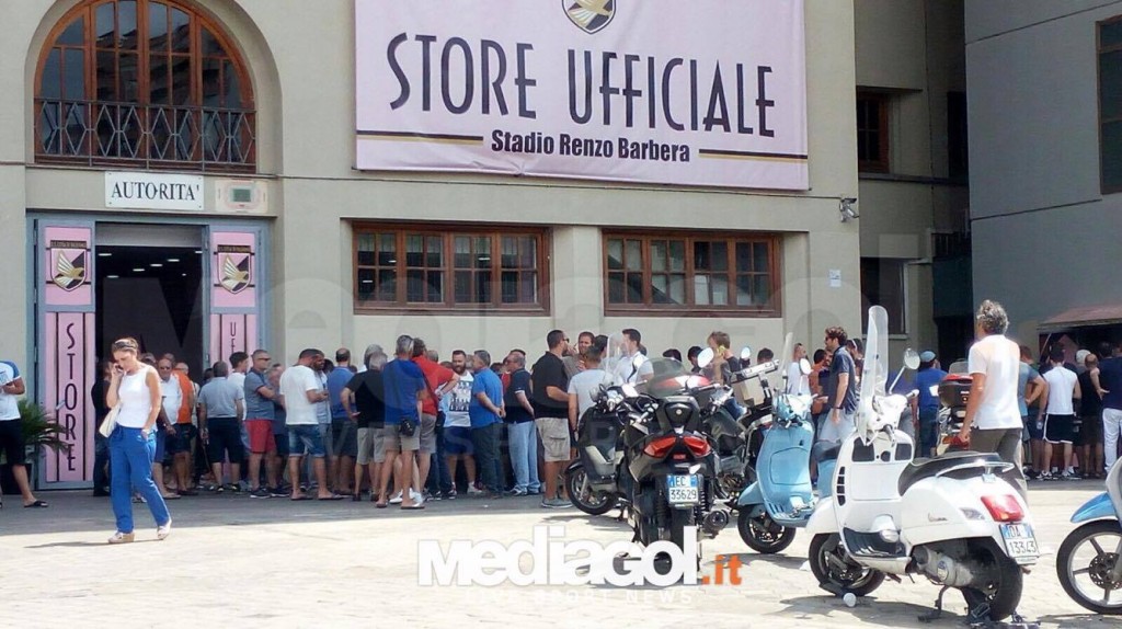 Palermo tifosi stadio Renzo Barbera Rinnovi Abbonamenti