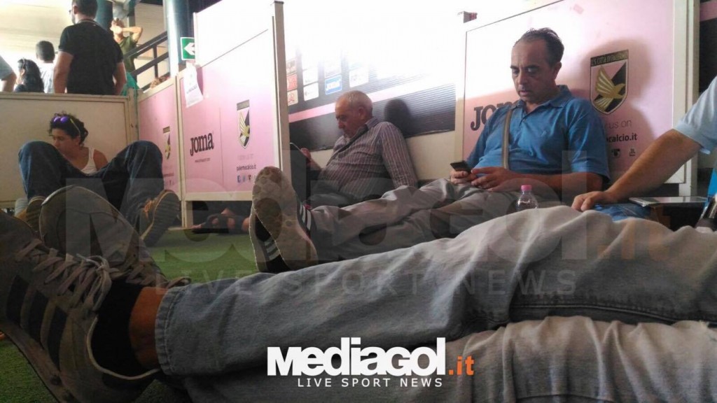 Palermo tifosi stadio Renzo Barbera Rinnovi Abbonamenti