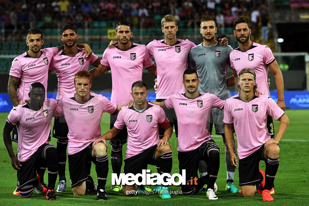 PALERMO, ITALY - AUGUST 06:   Playrs of Palermo pose for a team shot during the friendly match between US Citta' di Palermo and Olympique Marseille at Renzo Barbera Stadium on August 6, 2016 in Palermo, Italy.  (Photo by Tullio M. Puglia/Getty Images)