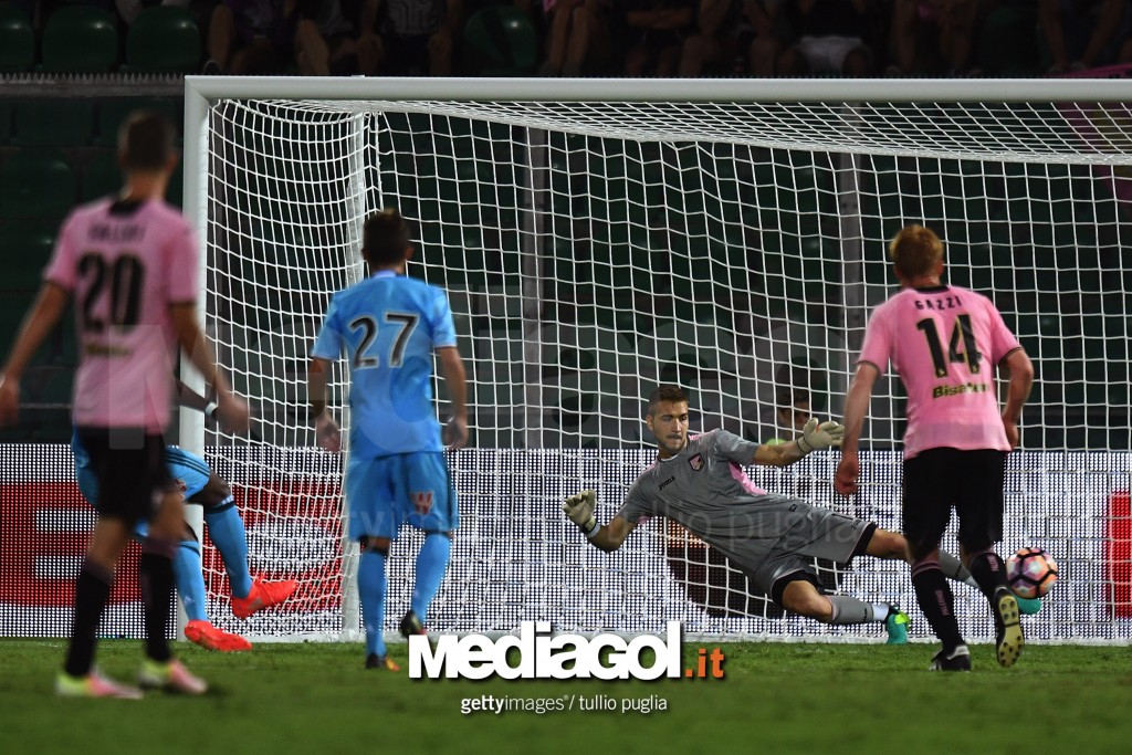 PALERMO, ITALY - AUGUST 06:  Aaron Leya Iseka of Olympique Marseille scores the penalty (1-1) during the friendly match between US Citta' di Palermo and Olympique Marseille at Renzo Barbera Stadium on August 6, 2016 in Palermo, Italy.  (Photo by Tullio M.