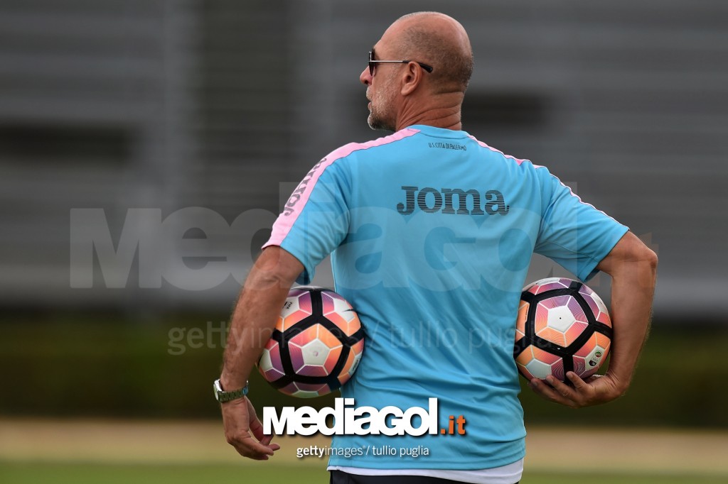 PALERMO, ITALY - AUGUST 01:  Head Coach Davide Ballardini looks on during a US Citta di Palermo training session at Tenente carmelo Onorato training center on August 2, 2016 in Palermo, Italy.  (Photo by Tullio M. Puglia/Getty Images)