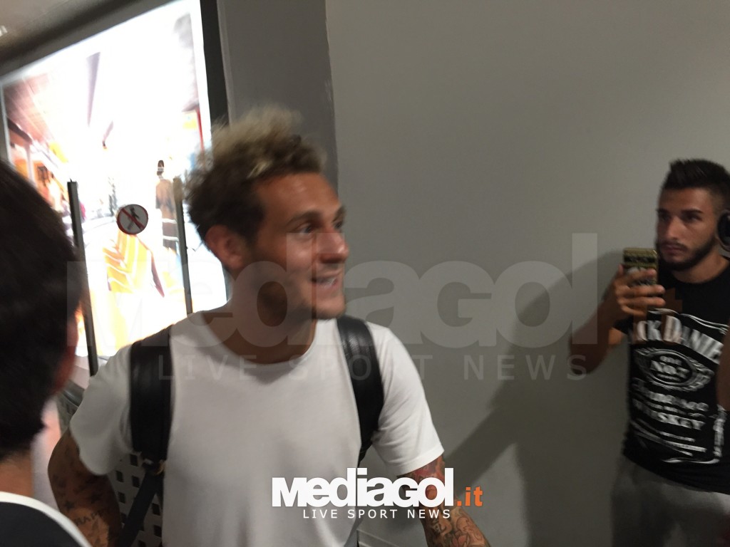 Alessandro Diamanti arriva all'aeroporto Falcone Borsellino