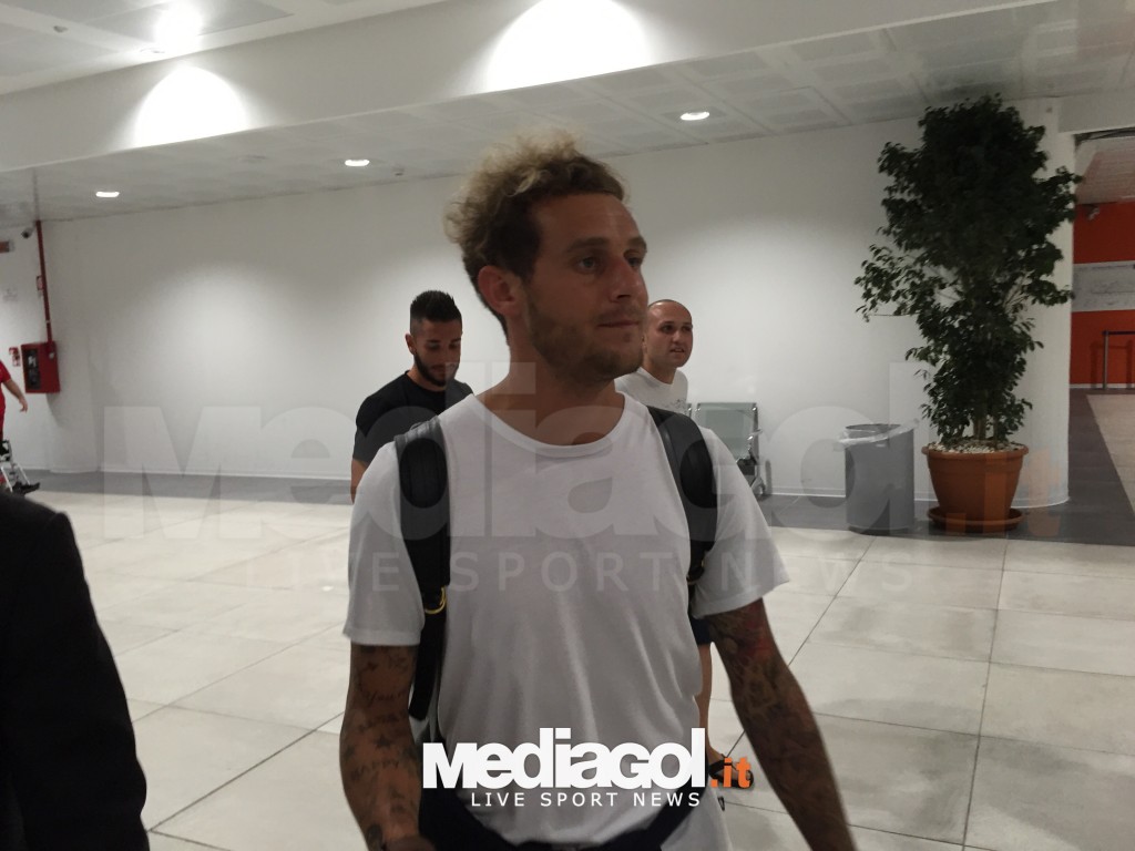 Alessandro Diamanti arriva all'aeroporto Falcone Borsellino