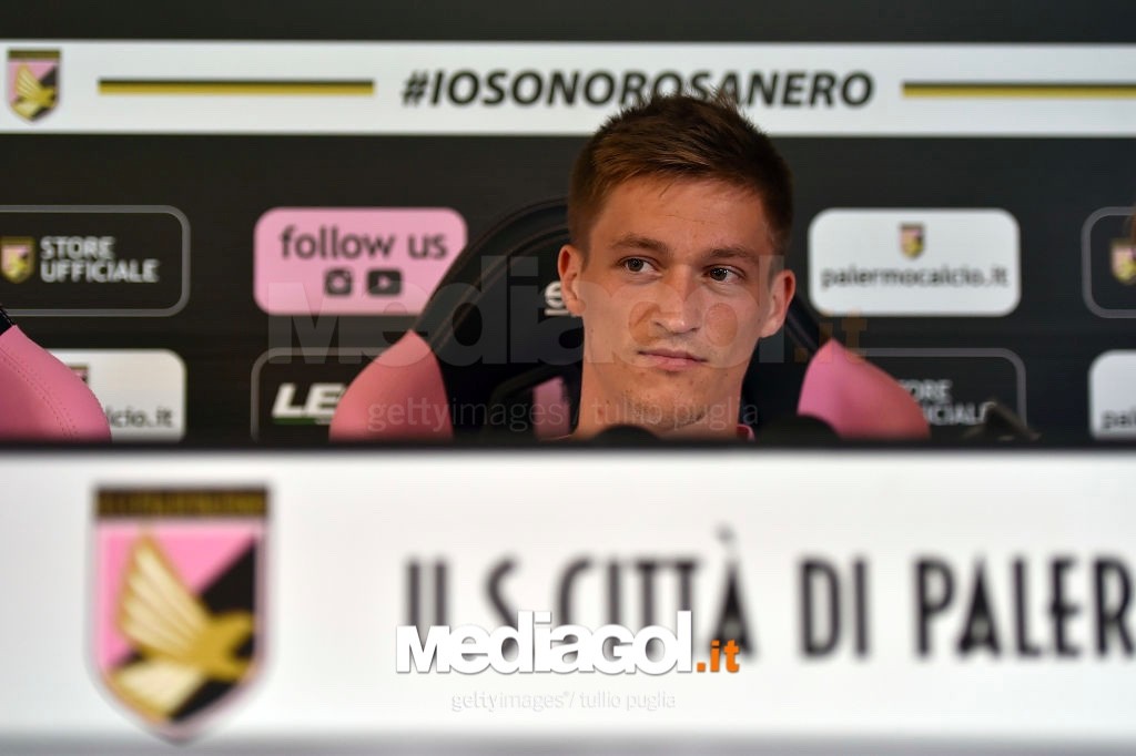 US Palermo Unveils New Signing Radoslaw Murawski