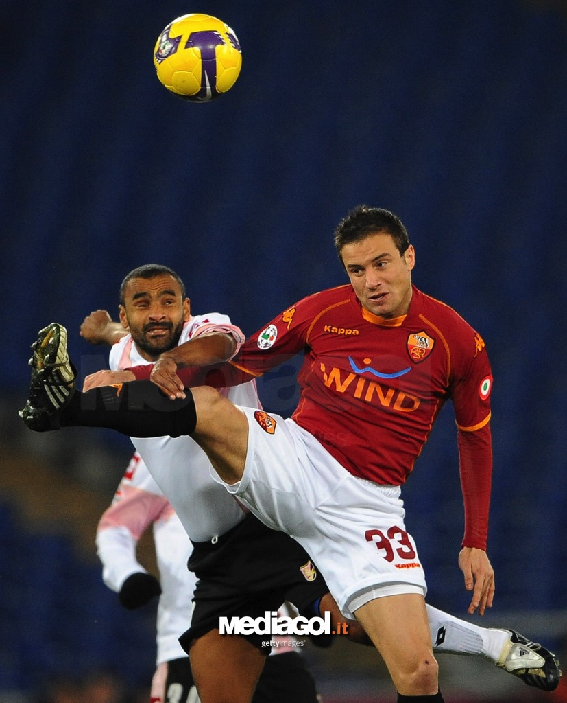 AS Roma's midfielder Matteo Brighi (R) f