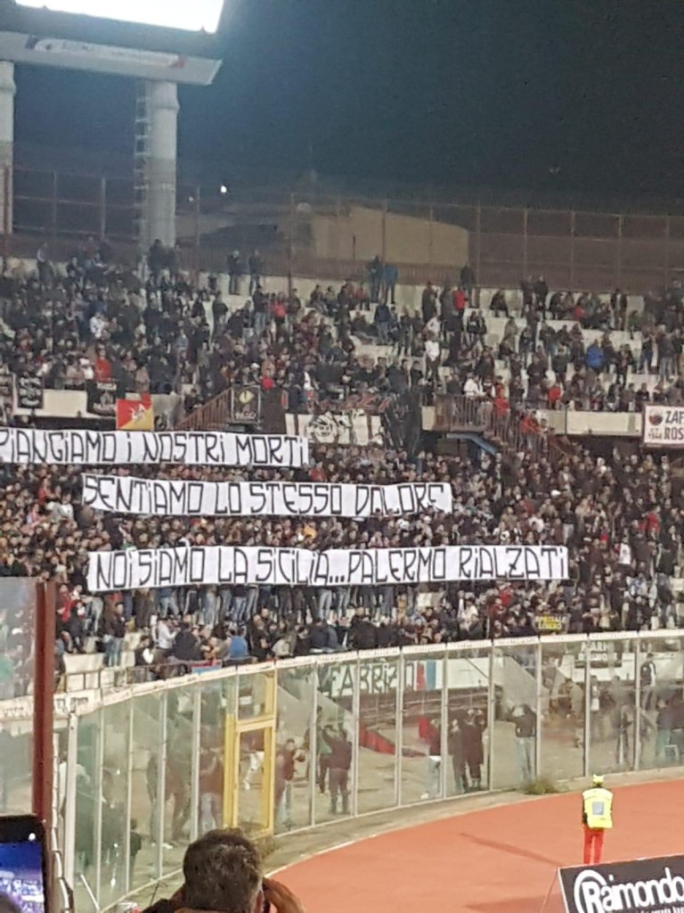Foto Curva Catania - Striscione Palermo