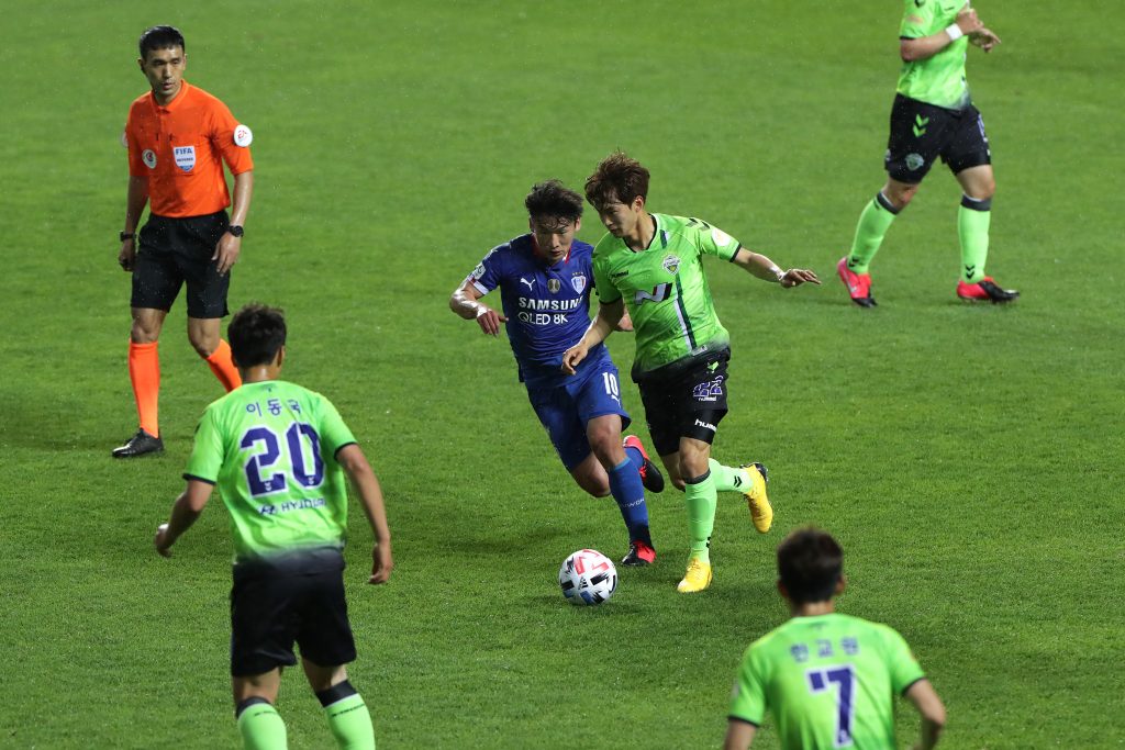 Jeonbuk Hyundai Motors v Suwon Samsung Bluewings - K League 1